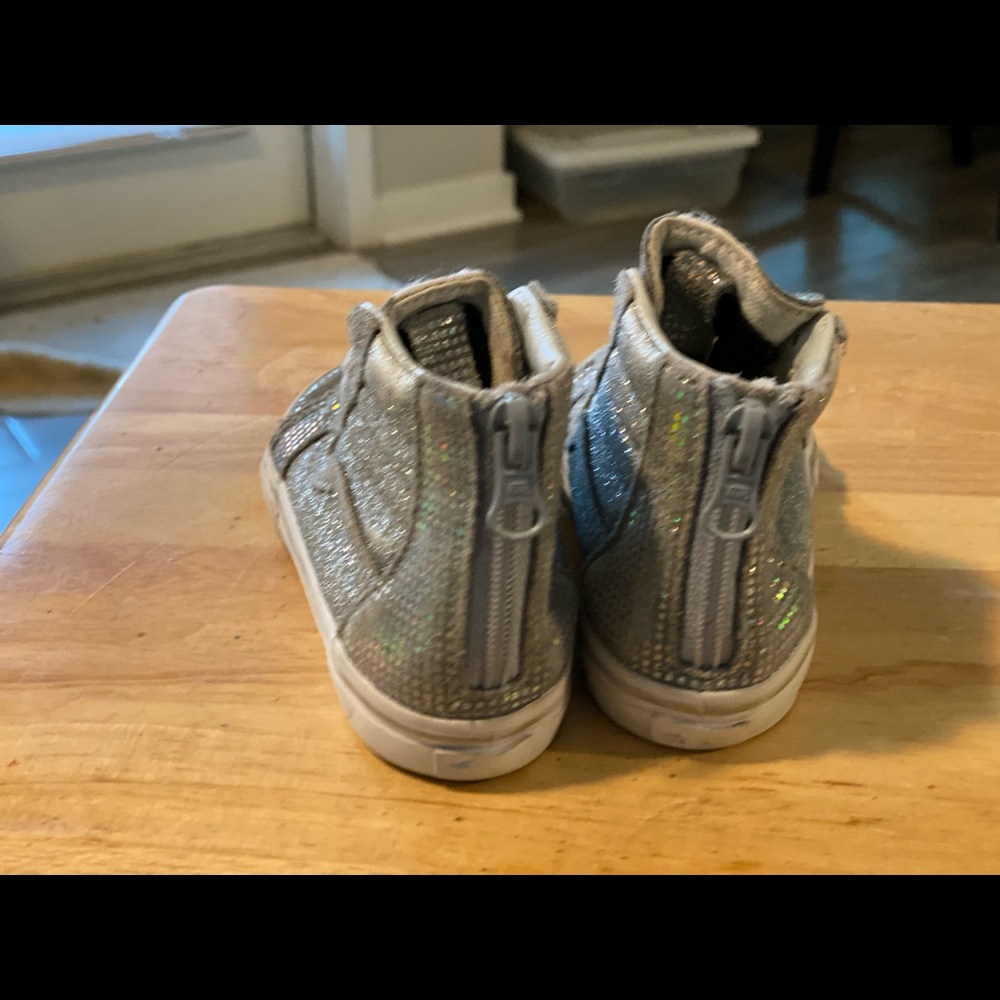 Vans - Picture 3 of 11